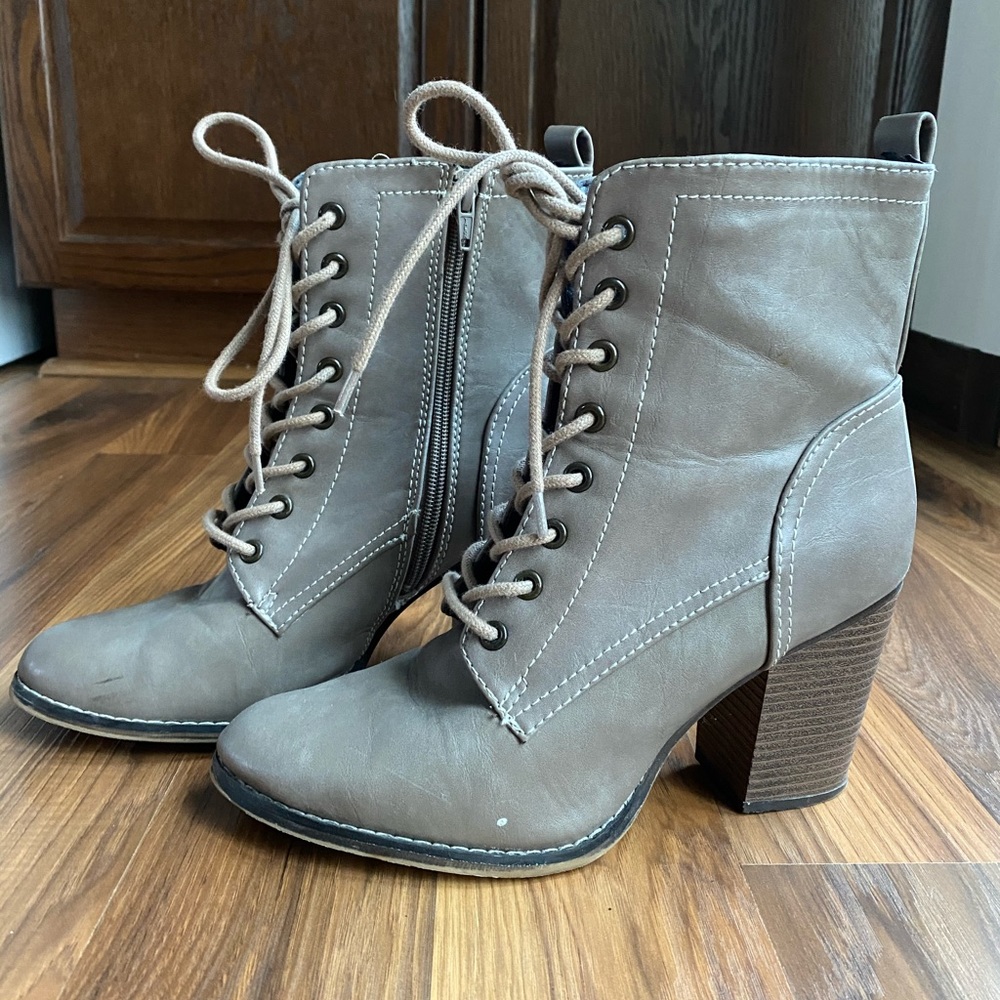 Lace up Boots - Picture 1 of 7